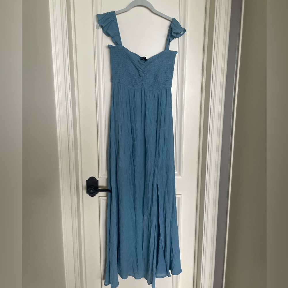 FLOWY MAXI DRESS